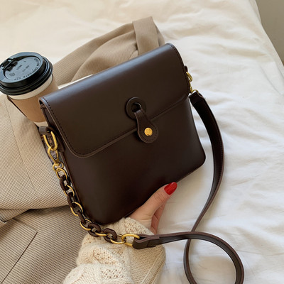 Γυναικεία έκο δερμάτινη τσάντα με μακριά λαβή και αλυσίδα