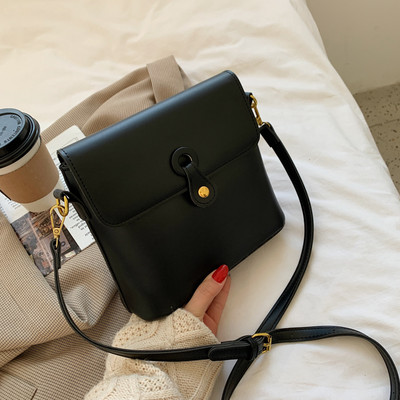 Γυναικεία έκο δερμάτινη τσάντα με μακριά λαβή και αλυσίδα