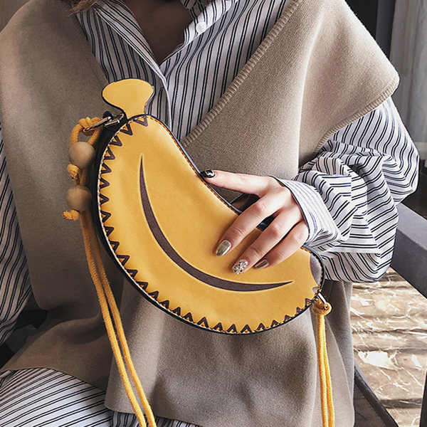 Γυναικεία έκο δερμάτινη τσάντα με φερμουάρ και μενταγιόν