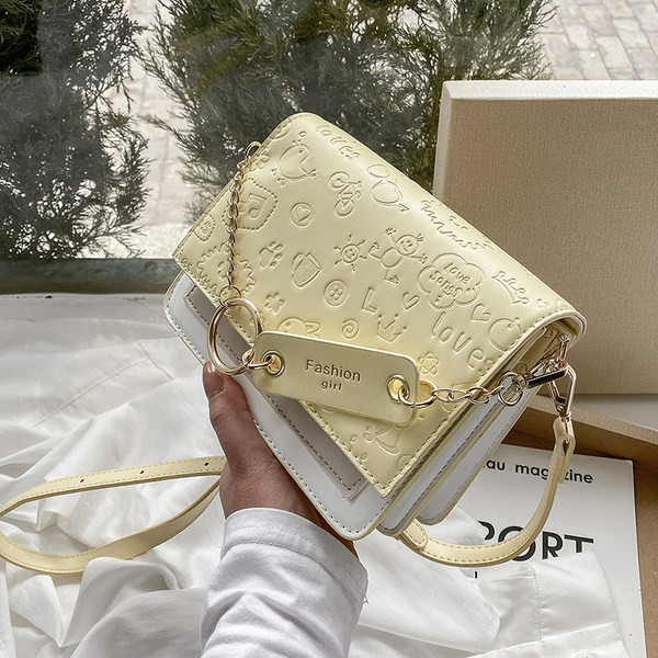 Σύγχρονη γυναικεία τσάντα από ανάγλυφο δέρμα με κοντές και μεγάλες λαβές