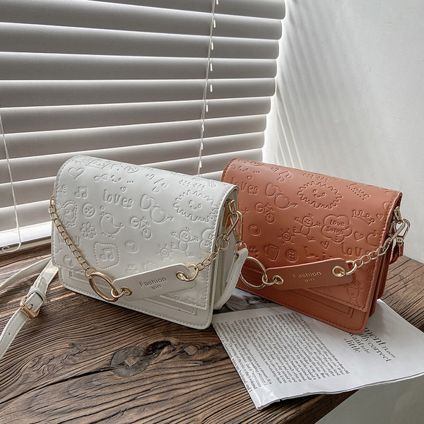 Σύγχρονη γυναικεία τσάντα από ανάγλυφο δέρμα με κοντές και μεγάλες λαβές