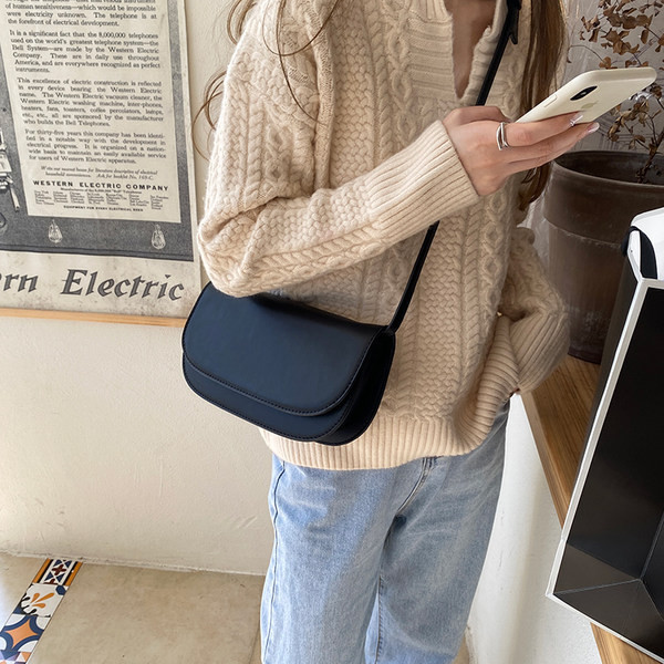 Γυναικεία τσάντα ώμου νέου μοντέλου από οικολογικό δέρμα σε κόκκινο και μαύρο χρώμα