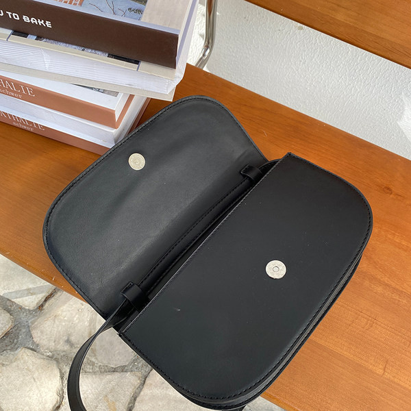 Γυναικεία τσάντα ώμου νέου μοντέλου από οικολογικό δέρμα σε κόκκινο και μαύρο χρώμα