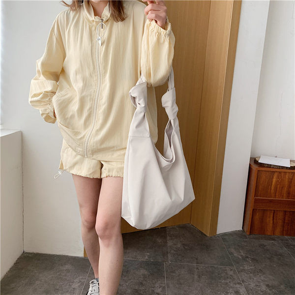 Καθημερινή γυναικεία τσάντα σε διάφορα χρώματα