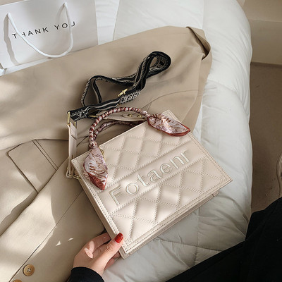 Naiste nahast kott pikkade ja lühikeste sangadega