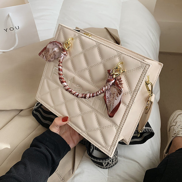 Sieviešu ādas soma ar gariem un īsiem rokturiem