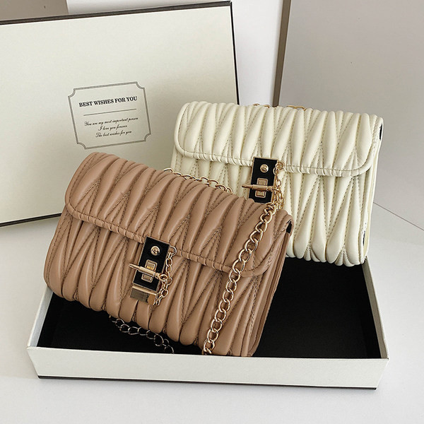 Νέο μοντέλο γυναικεία έκο δερμάτινη τσάντα με μεταλλικές λαβές και αγκράφα