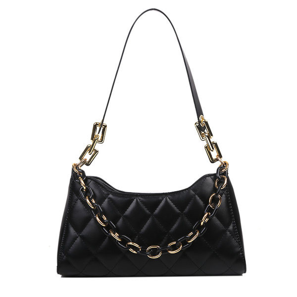 Γυναικεία καπιτονέ τσάντα με μακριά λαβή και μεταλλικό στοιχείο