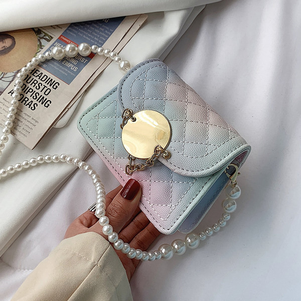 Sieviešu ādas soma zaigojošās krāsās - divi izmēri