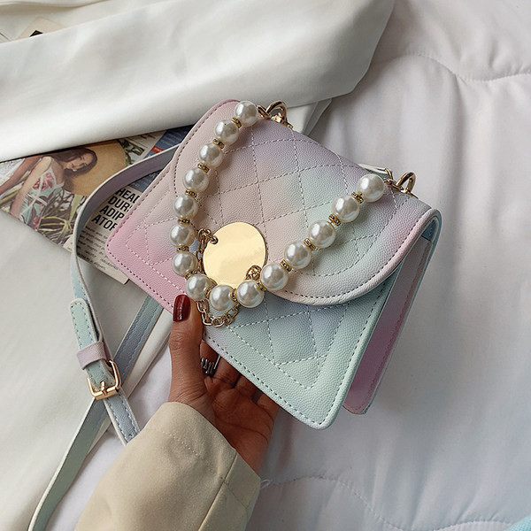 Sieviešu ādas soma zaigojošās krāsās - divi izmēri