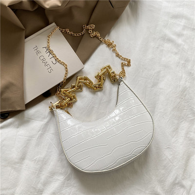 Έκο δερμάτινη τσάντα με μεταλλική λαβή