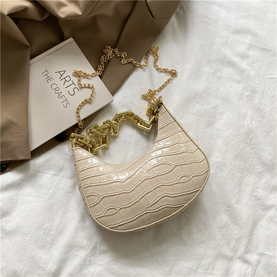 Έκο δερμάτινη τσάντα με μεταλλική λαβή