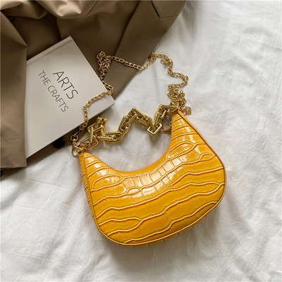 Έκο δερμάτινη τσάντα με μεταλλική λαβή