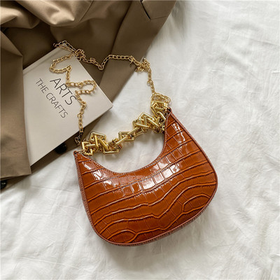 Έκο δερμάτινη τσάντα με μεταλλική λαβή