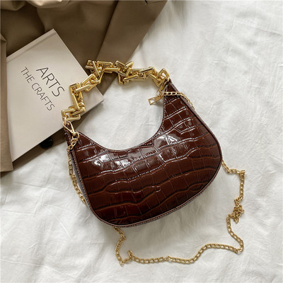 Έκο δερμάτινη τσάντα με μεταλλική λαβή