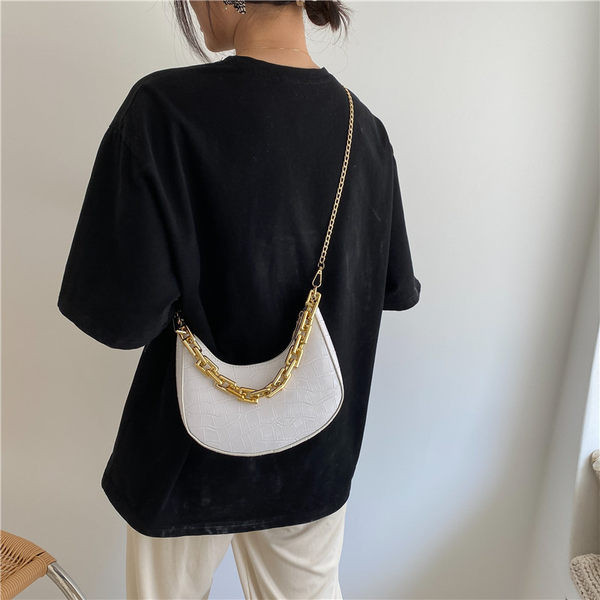 Έκο δερμάτινη τσάντα με μεταλλική λαβή