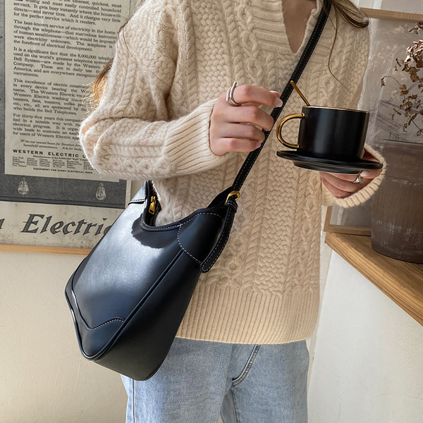 Γυναικεία καθημερινή τσάντα από δέρμα faux για τον ώμο