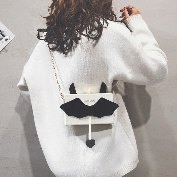 Νέα γυναικεία τσάντα ώμου με τρισδιάστατα στοιχεία