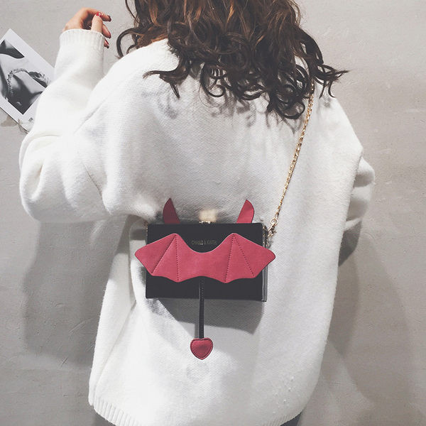 Νέα γυναικεία τσάντα ώμου με τρισδιάστατα στοιχεία