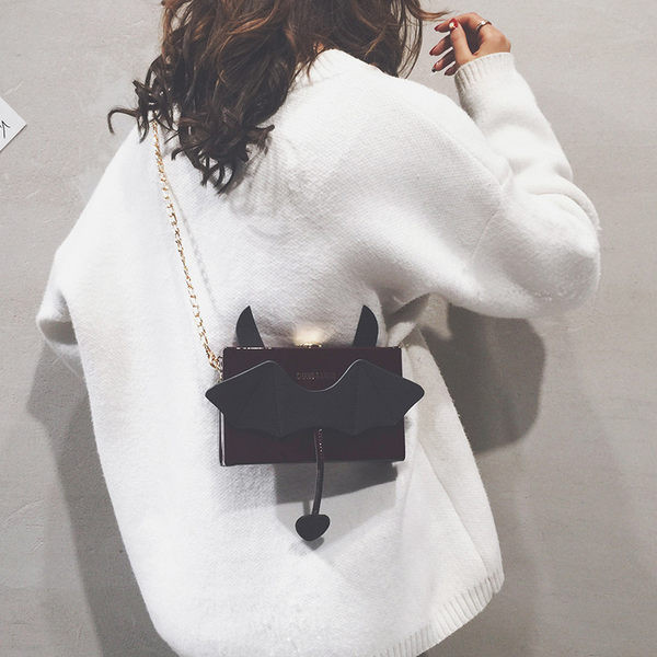 Νέα γυναικεία τσάντα ώμου με τρισδιάστατα στοιχεία