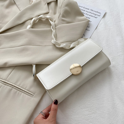 Σύγχρονη γυναικεία τσάντα με πλεκτή δερμάτινη λαβή και μεταλλική στερέωση