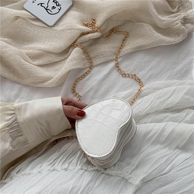 Γυναικεία τσάντα με μεγάλη μεταλλική αλυσίδα - δύο μοντέλα