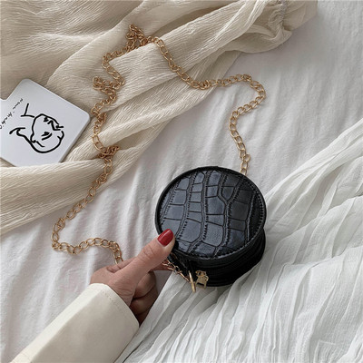 Γυναικεία τσάντα με μεγάλη μεταλλική αλυσίδα - δύο μοντέλα