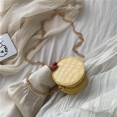 Γυναικεία τσάντα με μεγάλη μεταλλική αλυσίδα - δύο μοντέλα