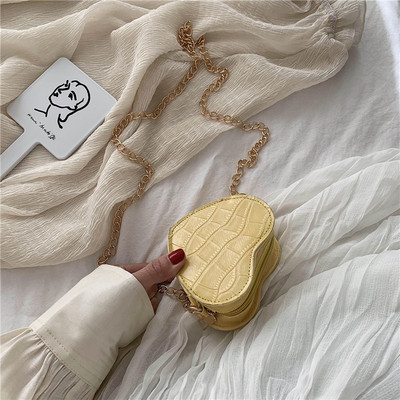 Γυναικεία τσάντα με μεγάλη μεταλλική αλυσίδα - δύο μοντέλα