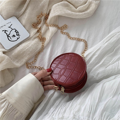 Γυναικεία τσάντα με μεγάλη μεταλλική αλυσίδα - δύο μοντέλα