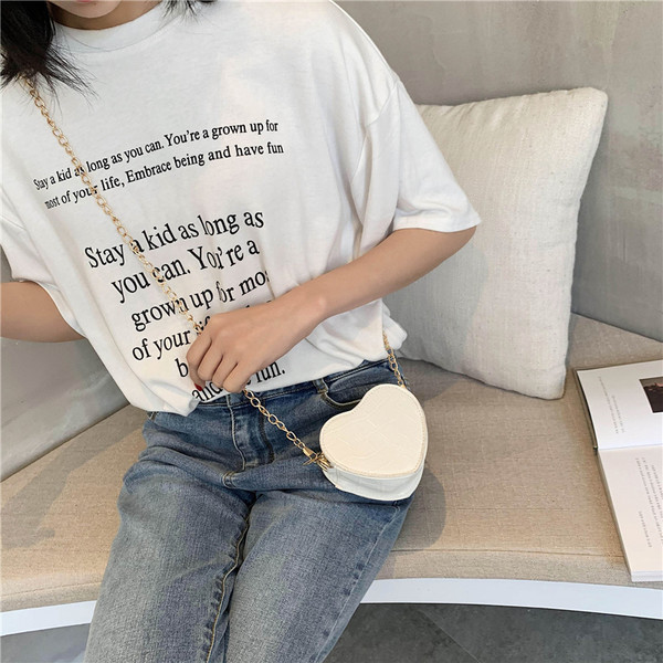 Γυναικεία τσάντα με μεγάλη μεταλλική αλυσίδα - δύο μοντέλα