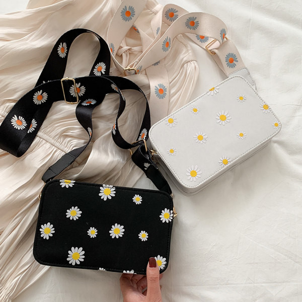 Νέο μοντέλο γυναικεία τσάντα με διακόσμηση λουλουδιών