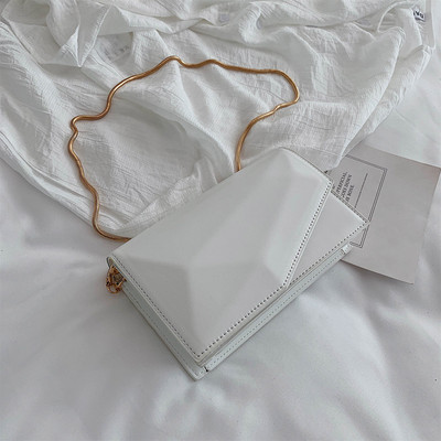 Γυναικεία τσάντα κλασικό μοντέλο με μακριά λαβή