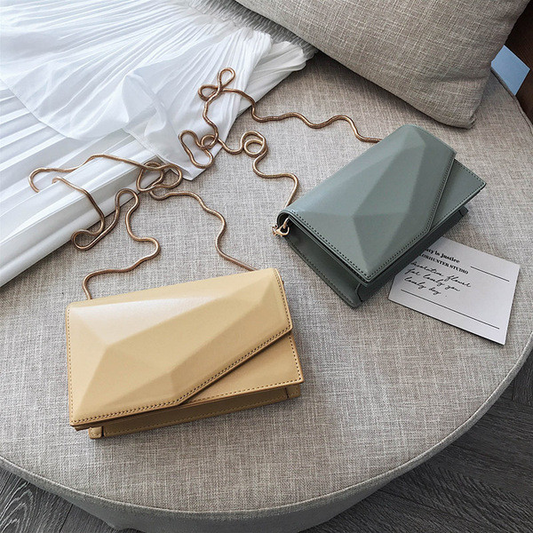 Γυναικεία τσάντα κλασικό μοντέλο με μακριά λαβή