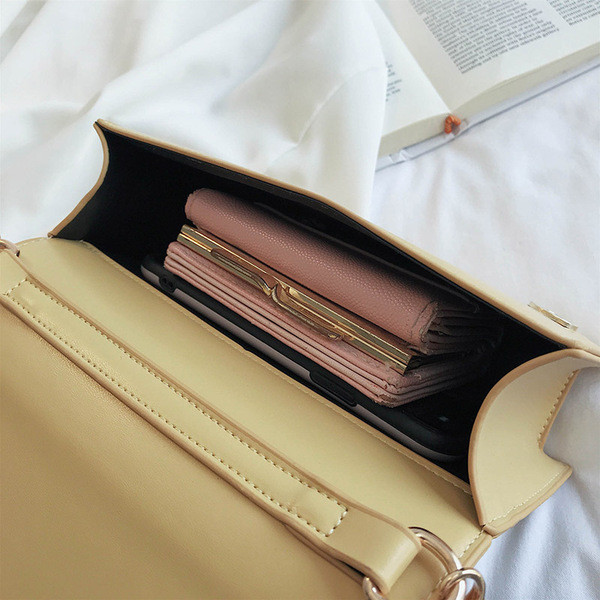 Γυναικεία τσάντα κλασικό μοντέλο με μακριά λαβή