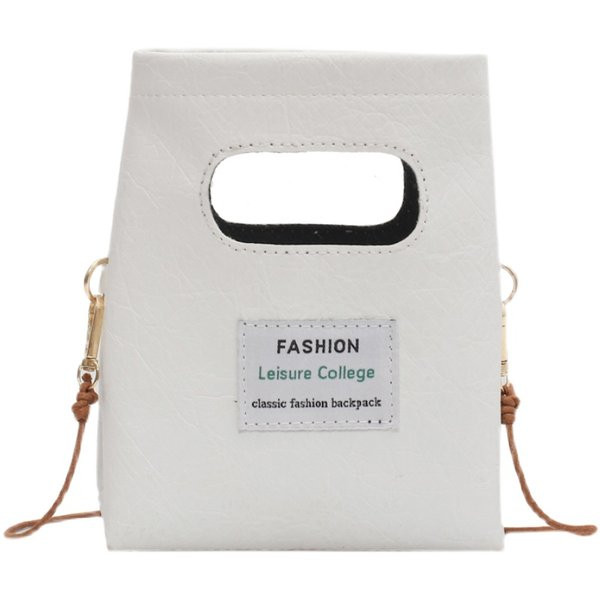 Σύγχρονη γυναικεία τσάντα με έμβλημα