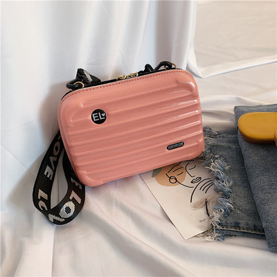 Γυναικεία τσάντα νέο μοντέλο  τύπου χαρτοφύλακα με υφασμάτινη, μακριά, λαβή