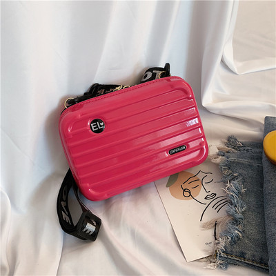 Γυναικεία τσάντα νέο μοντέλο  τύπου χαρτοφύλακα με υφασμάτινη, μακριά, λαβή