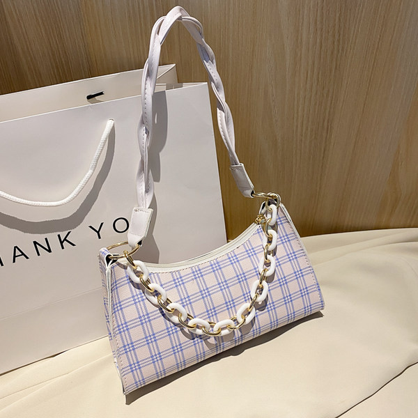 Γυναικεία τσάντα καρό με φερμουάρ και δύο λαβές