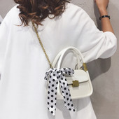 Sieviešu soma ar punktu lentu un diviem rokturiem