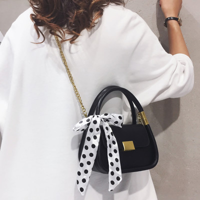 Sieviešu soma ar punktu lentu un diviem rokturiem