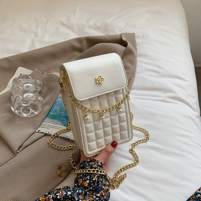 Geanta din piele model nou cu elemente metalice