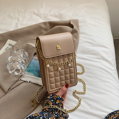 Geanta din piele model nou cu elemente metalice