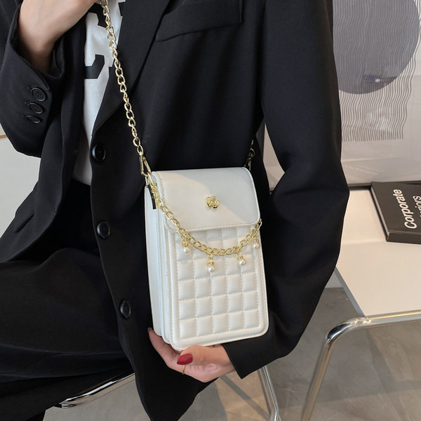 Geanta din piele model nou cu elemente metalice