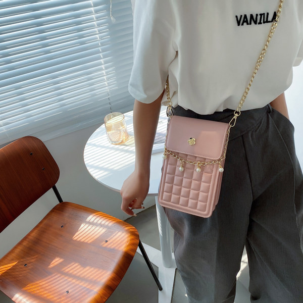 Geanta din piele model nou cu elemente metalice