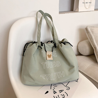 Καθημερινή τσάντα με επιγραφές και κορδόνια