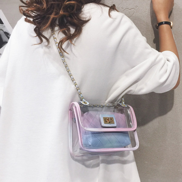 Διαφανής γυναικεία τσάντα με μακριά μεταλλική λαβή