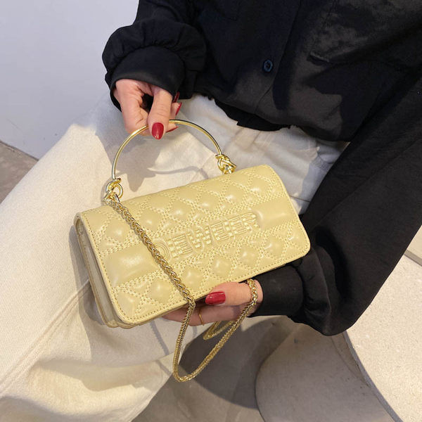 Geanta eleganta din piele cu maner metalic