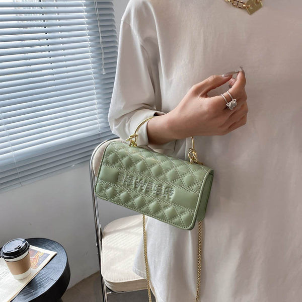 Geanta eleganta din piele cu maner metalic