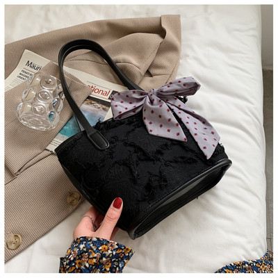 Γυναικεία τσάντα με κορδέλα και φερμουάρ